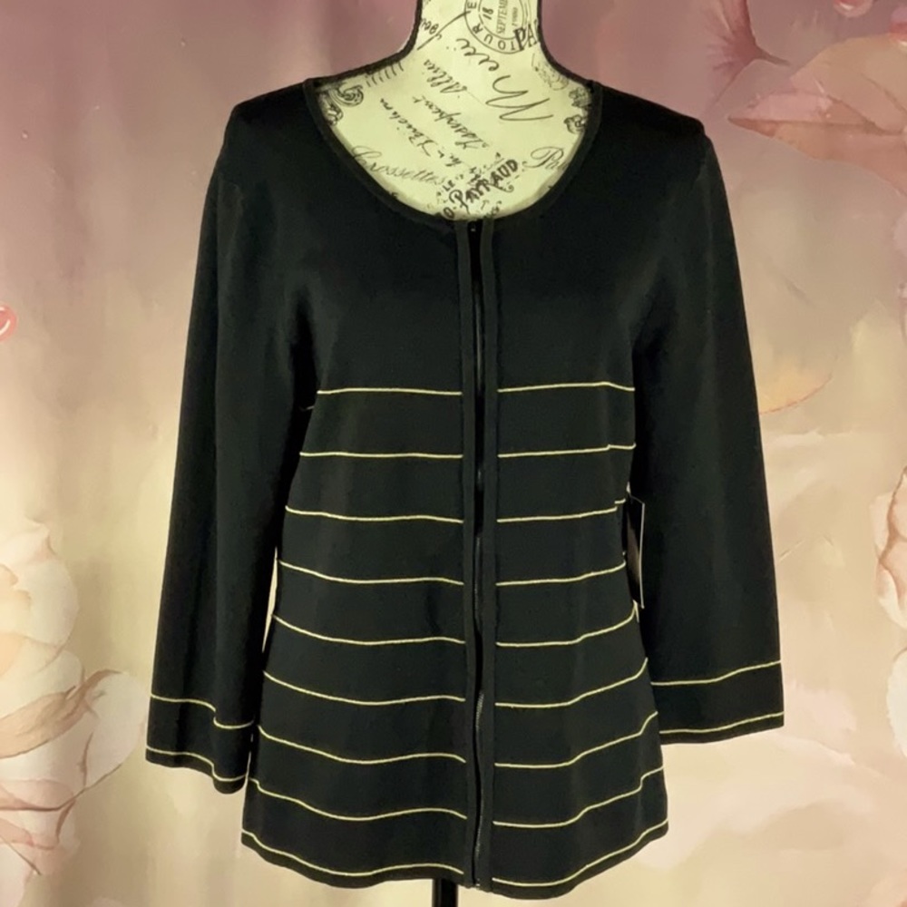 CABLE & GUAGE - *NWT* - Black zipper front sweater.
